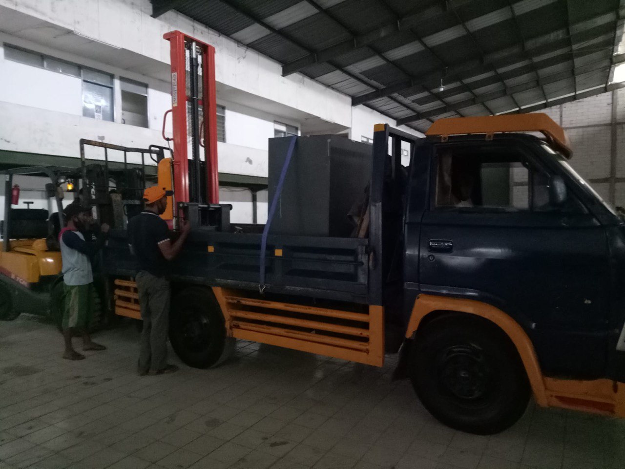 Jasa angkut brangkal di Bojongloa Kidul Bandung